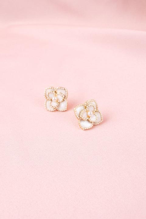 White Flower Pearl Earring